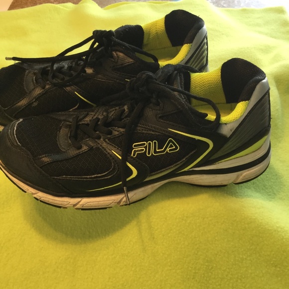 Fila tennis shoes mens black Clearance
